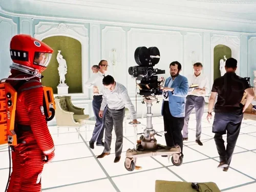 2001-a-space-odyssey-behind-the-scenes-photos-v0-bokvivznpmie1.webp