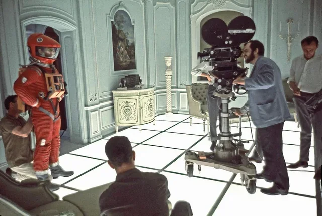 2001-a-space-odyssey-behind-the-scenes-photos-v0-jwpcwllfqmie1.webp