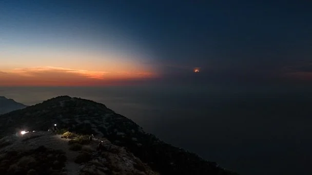 A VISUAL POSTCARD SOLAR ECLIPSE, MALLORCA 🌑

Some moments are impossible to plan.

You can bring the cameras, fly the drone and try to capture every second but when the light disappears and everything suddenly goes quiet, you just stop and watch.

A