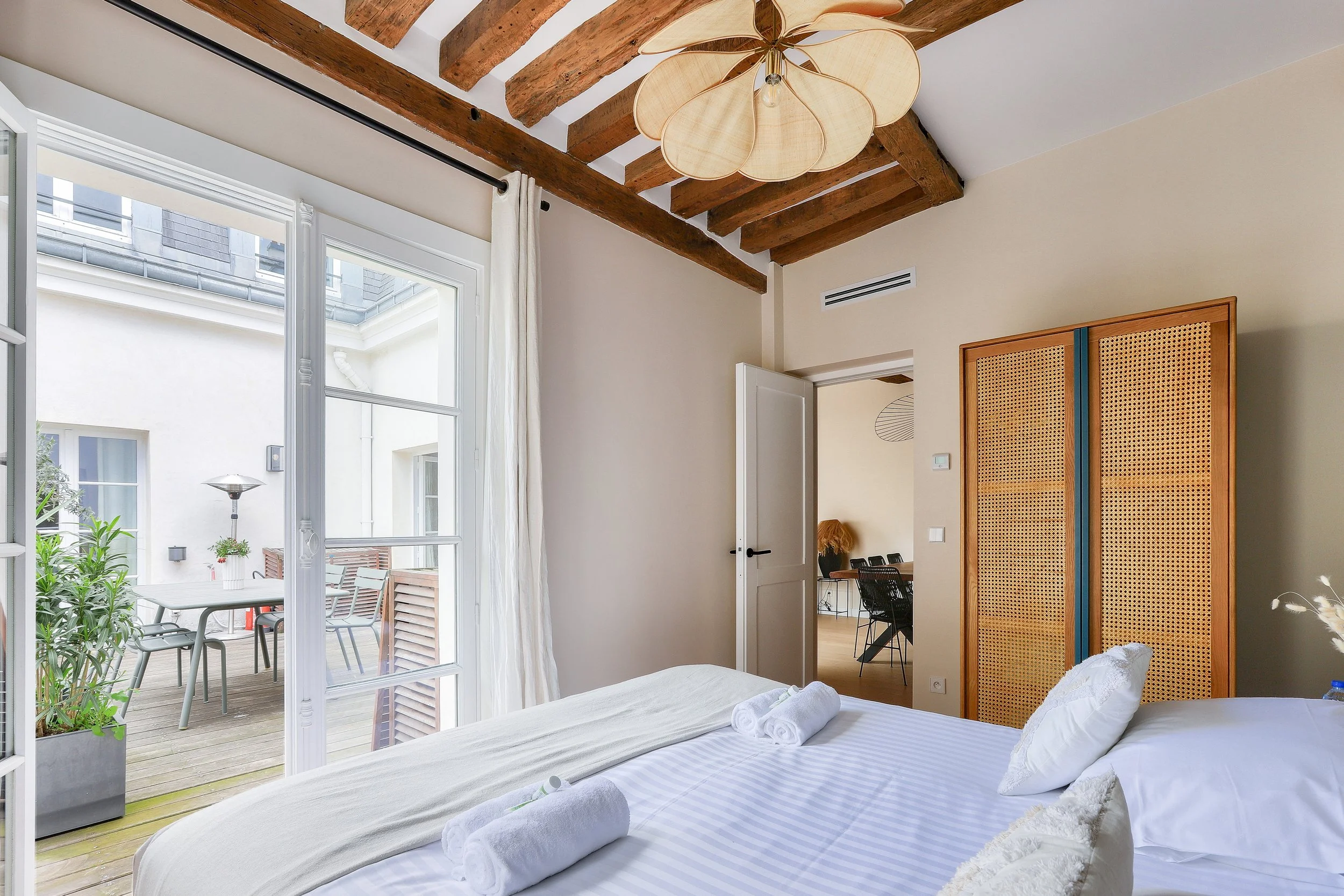 Appartement haut de gamme géré par une conciergerie à Paris – salon lumineux - Terrasse - proche Marai