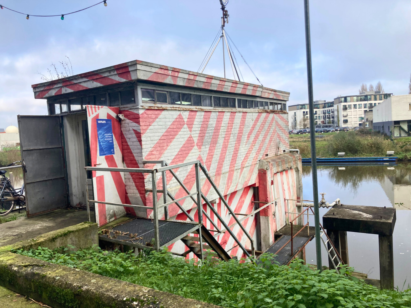 Upcycled Places- breda - netherlands - river - conatiner - boat - house .png