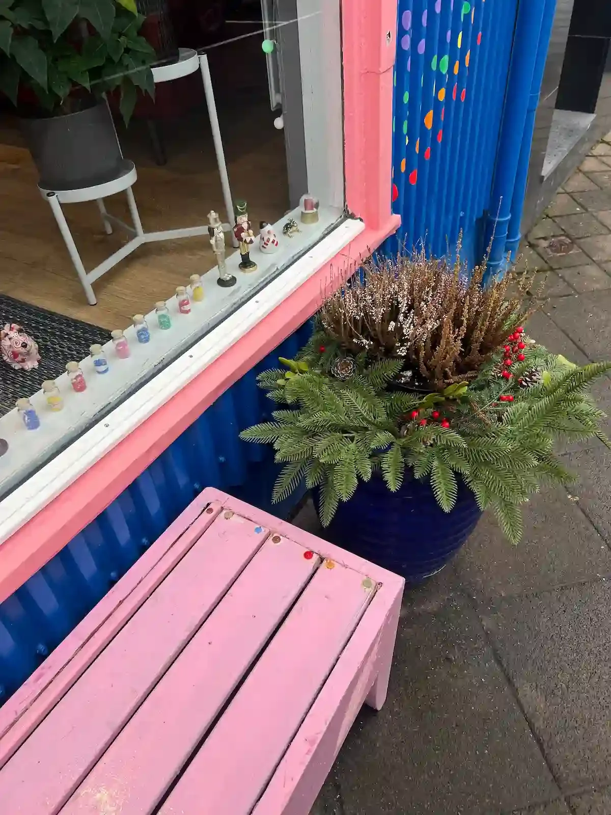 Copyright Knot Waste: Reykjavik, Iceland: Berries are great for greening up homes and retail spaces. For edible ones, the peak foraging season across the countryside is from August to September. 