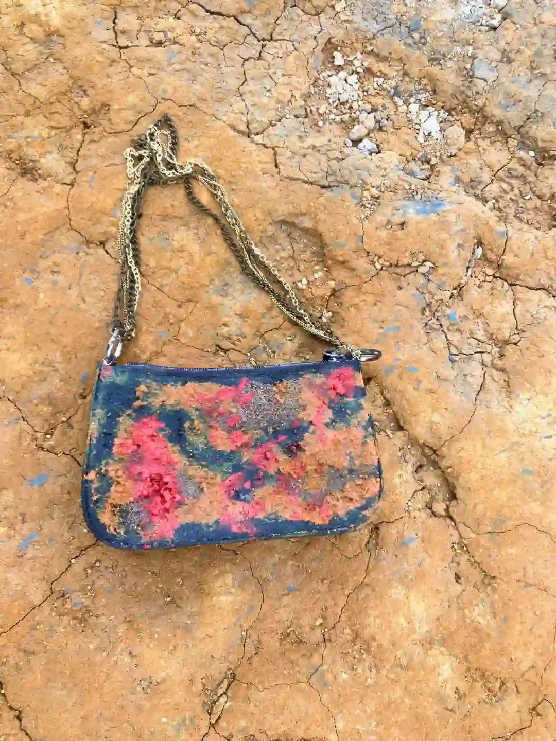 Copyright Knot Waste: Akureyi Trip, Iceland: Nature Crafts - A handbag inspired by the Icelandic landscape. We upcycled it with sand and stones found  back in the UK. 