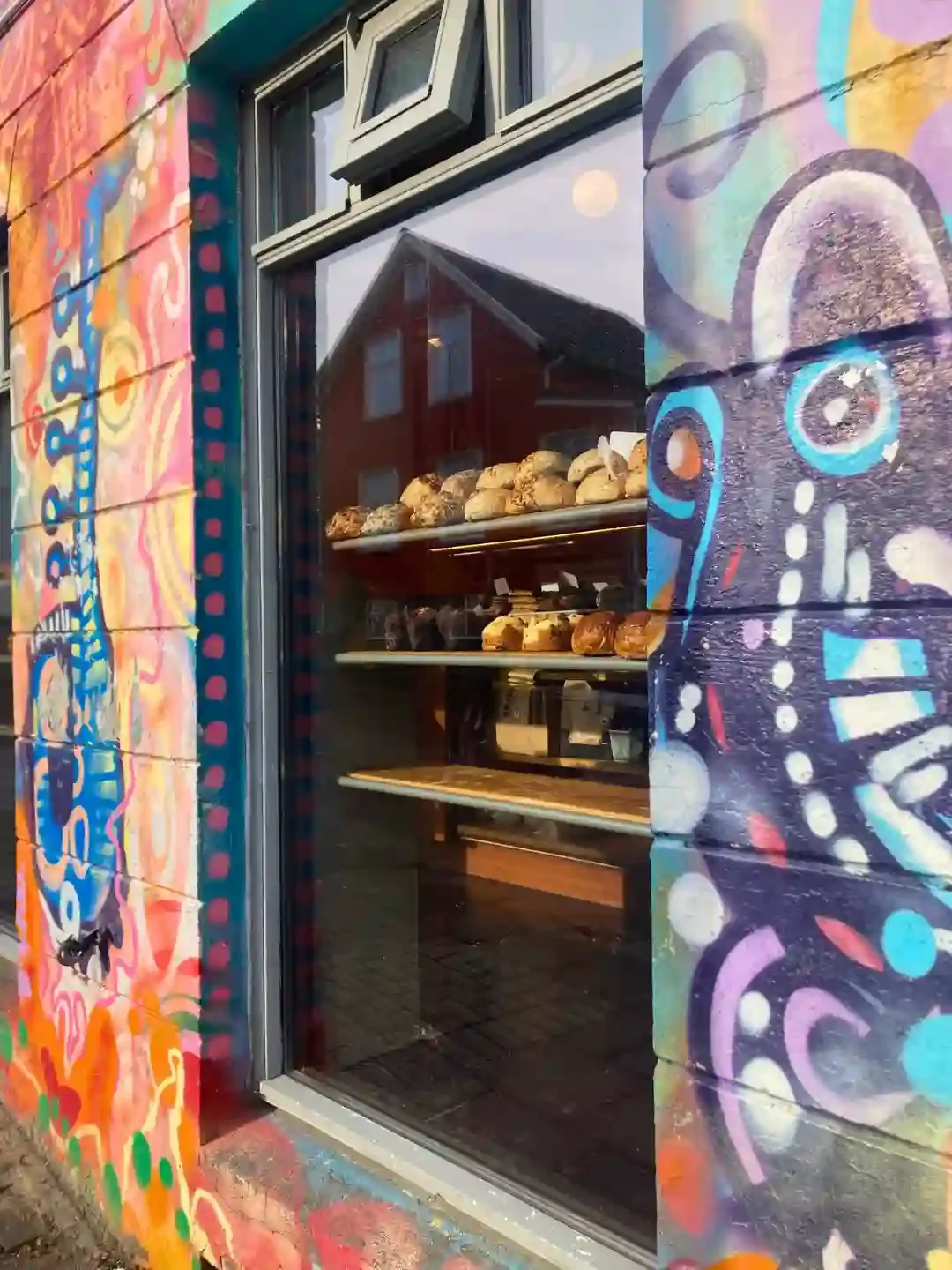 Copyright Knot Waste: Reykjavik, Iceland: Octopus mural decorates the walls of a cake shop.