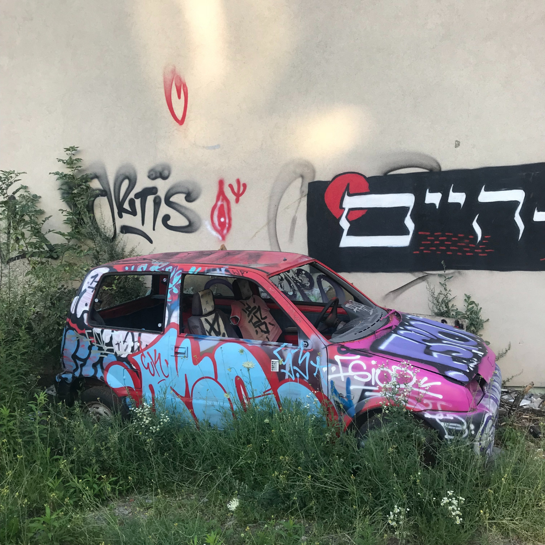 Urban litter - ljublana - slovenia - car - grafitti .png