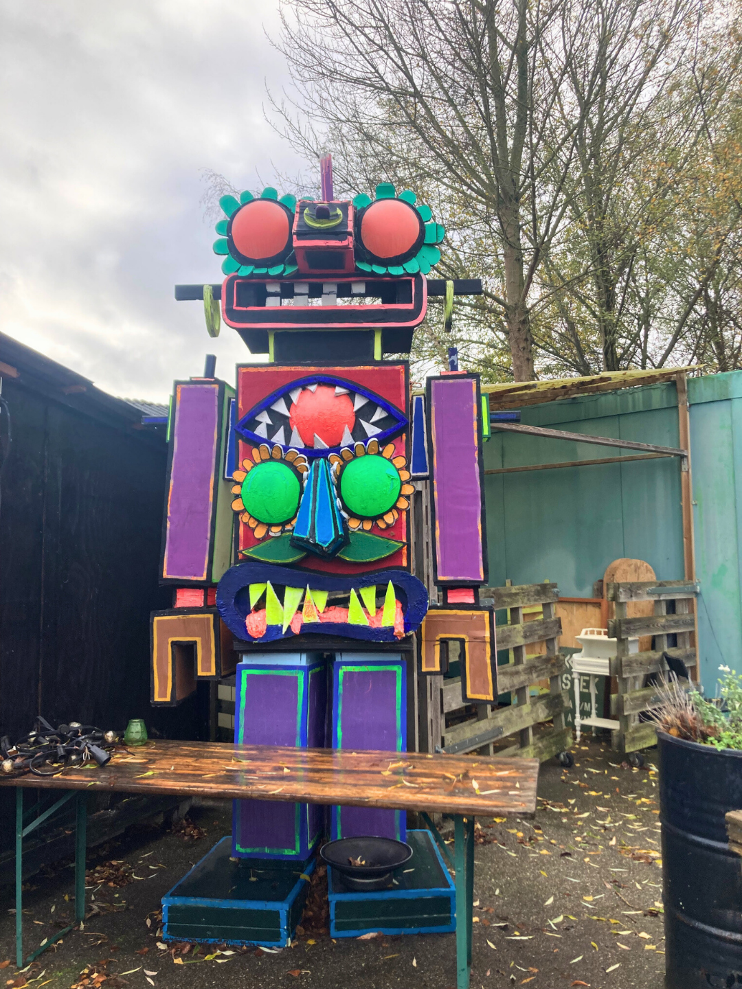 Upcycled - breda - netherlands - colourful - robot .png