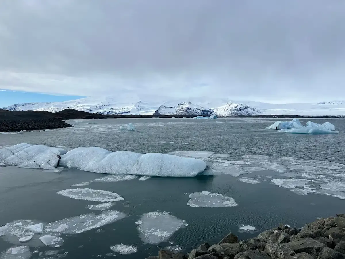 Copyright Knot Waste: Iceland, Jökulsárlón Glacier Lagoon - This Icelandic glacier lagoon connects to Breiðamerkurjökull glacier on one side and flows into the Atlantic Ocean on the other.