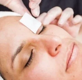 Brow Waxing    Depilación de cejas