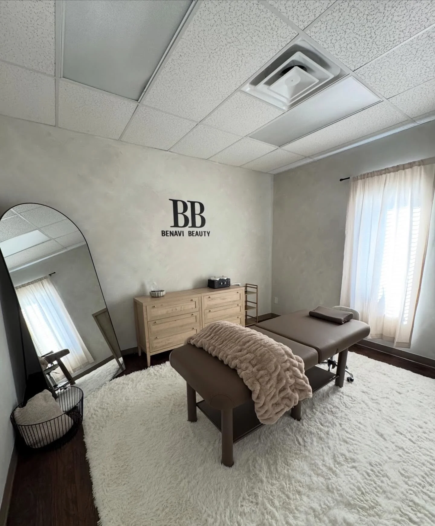 A little soft launch moment 🤍
Excited to welcome you all to my suite! Book with the link in my bio for discounted prices all March ✨