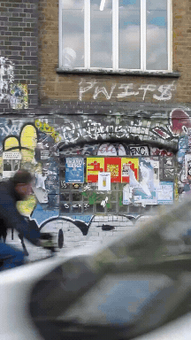 Deliveroo CM (3).gif