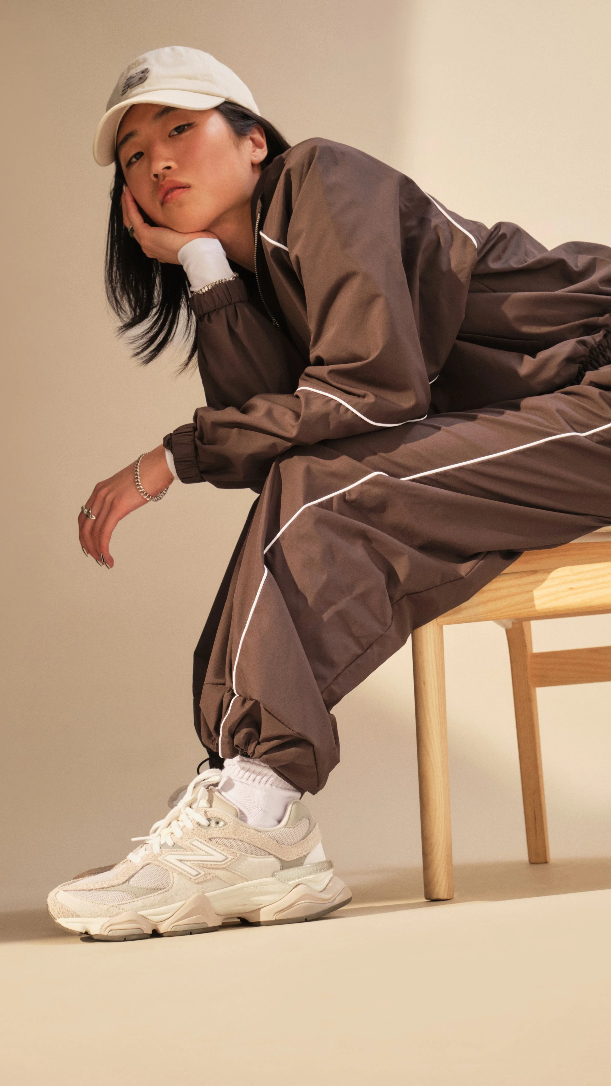 FL_Q3_BTS_WOMENS_NEWBALANCE_LIGHTBOX_LOOK23_014311.jpg