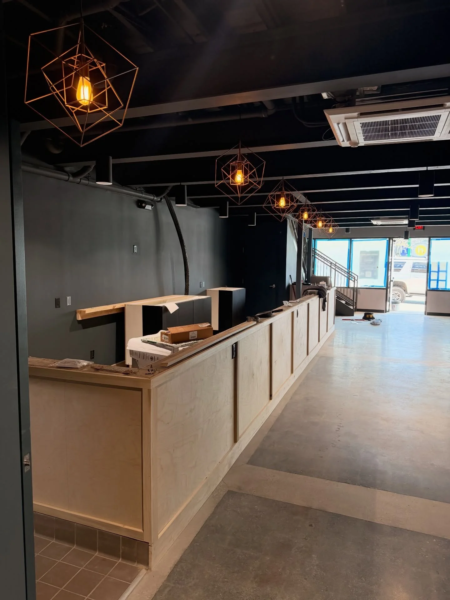 It&rsquo;s starting to look like a bar 👀
Paint&rsquo;s up, counter tops installed, liquor shelves built, and equipment rolling in. The downstairs bar is officially taking shape &mdash; and we&rsquo;re on track to open for market next week. 👀🥳