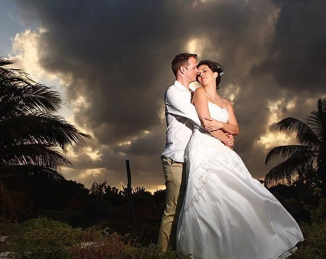 Radiant bridal makeup by Elisa Flowers for destination wedding in Mexico