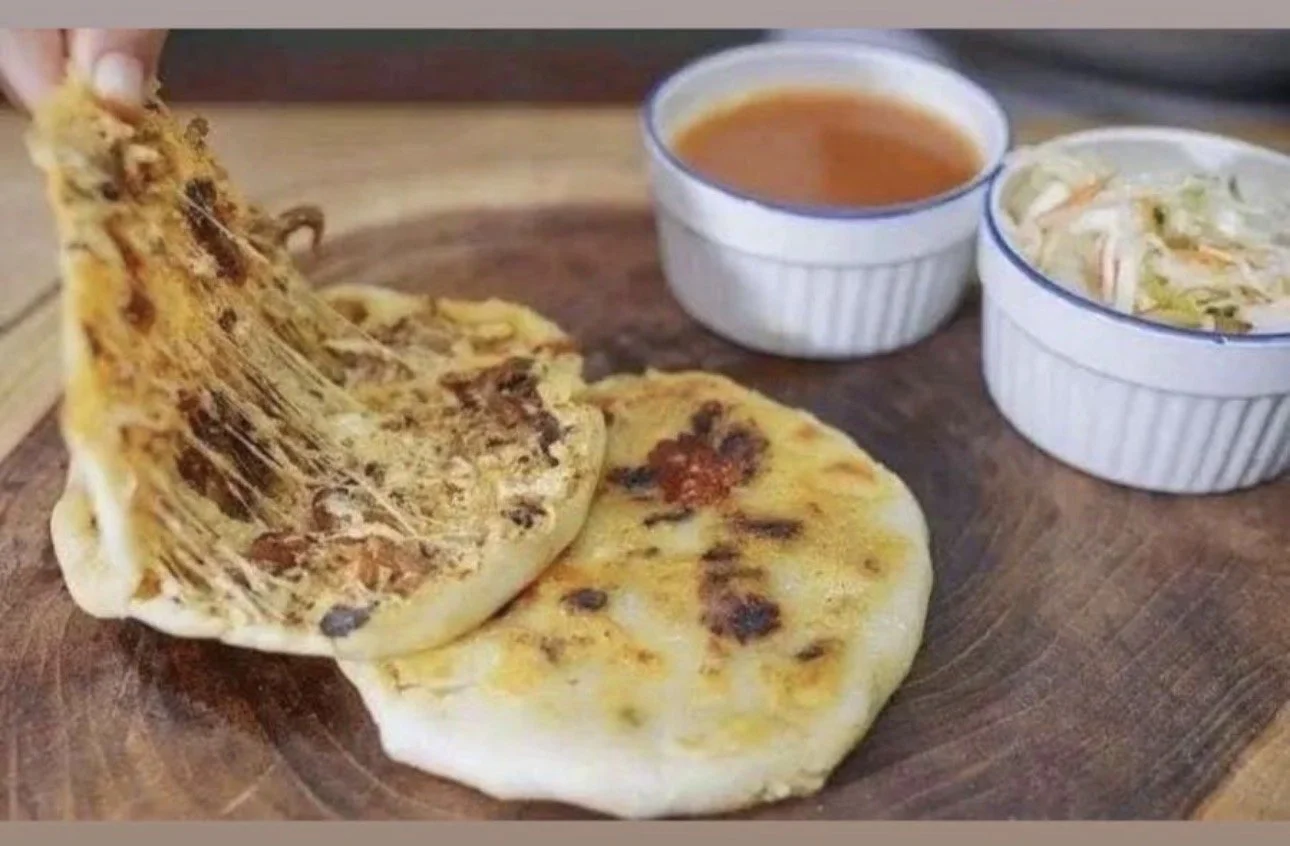 Pupusas Revuelta (Mixed Cheese and Pork )