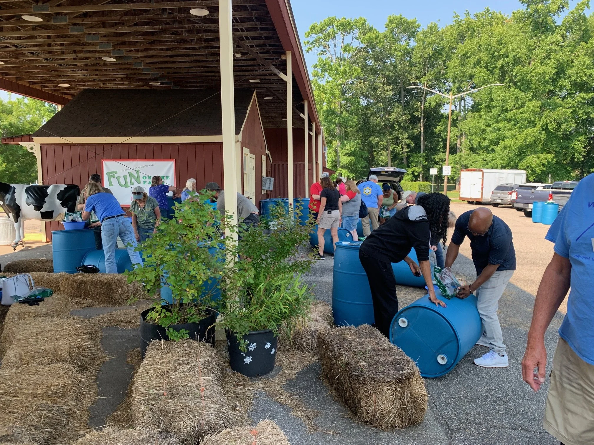 Master Gardeners making rain barrels