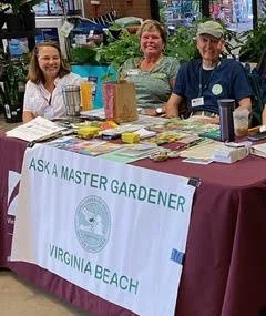 Master Gardeners at Ask a Master Gardener Table