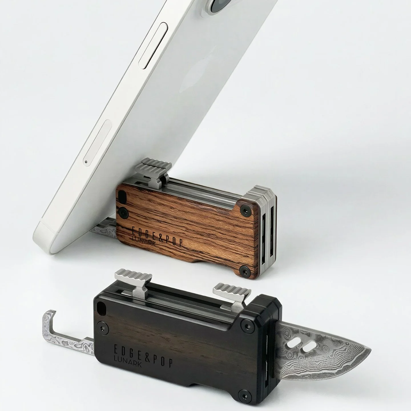 Edge & Pop Dual phone holder in portrait mode