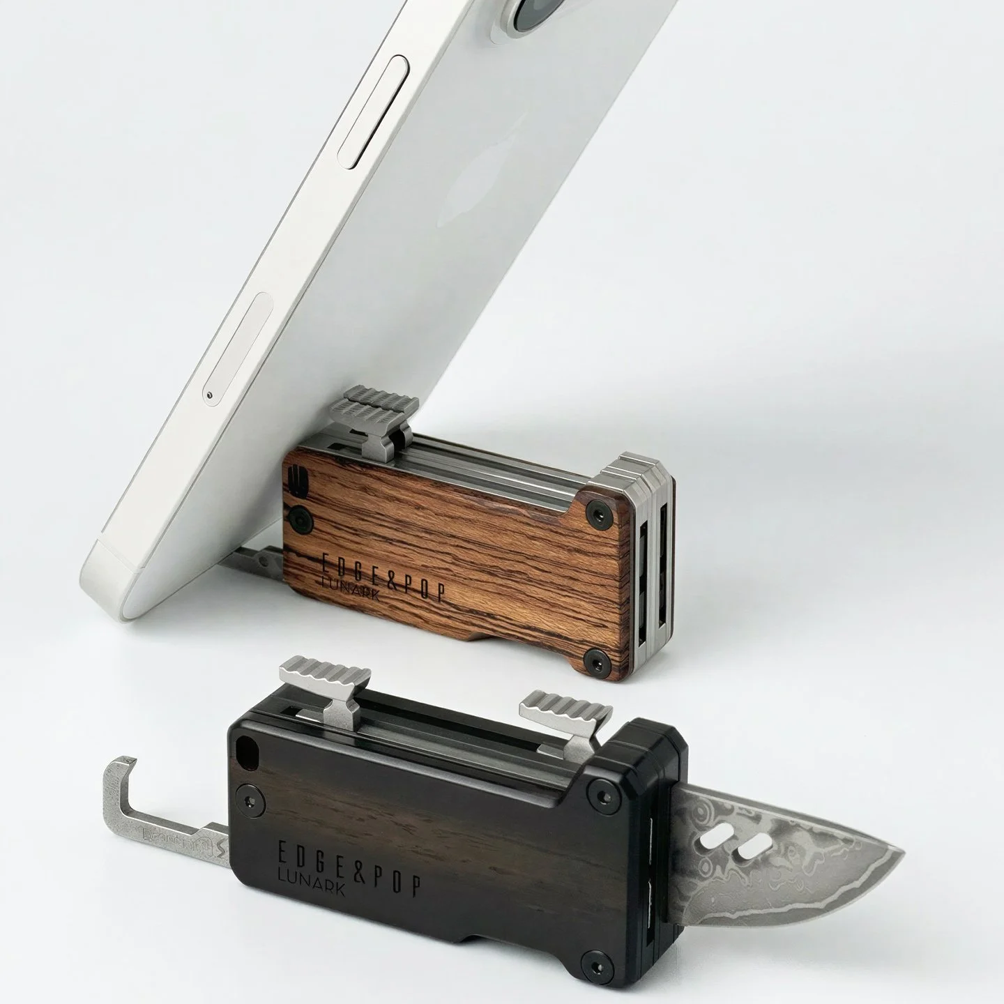 Edge & Pop Dual phone holder in portrait mode