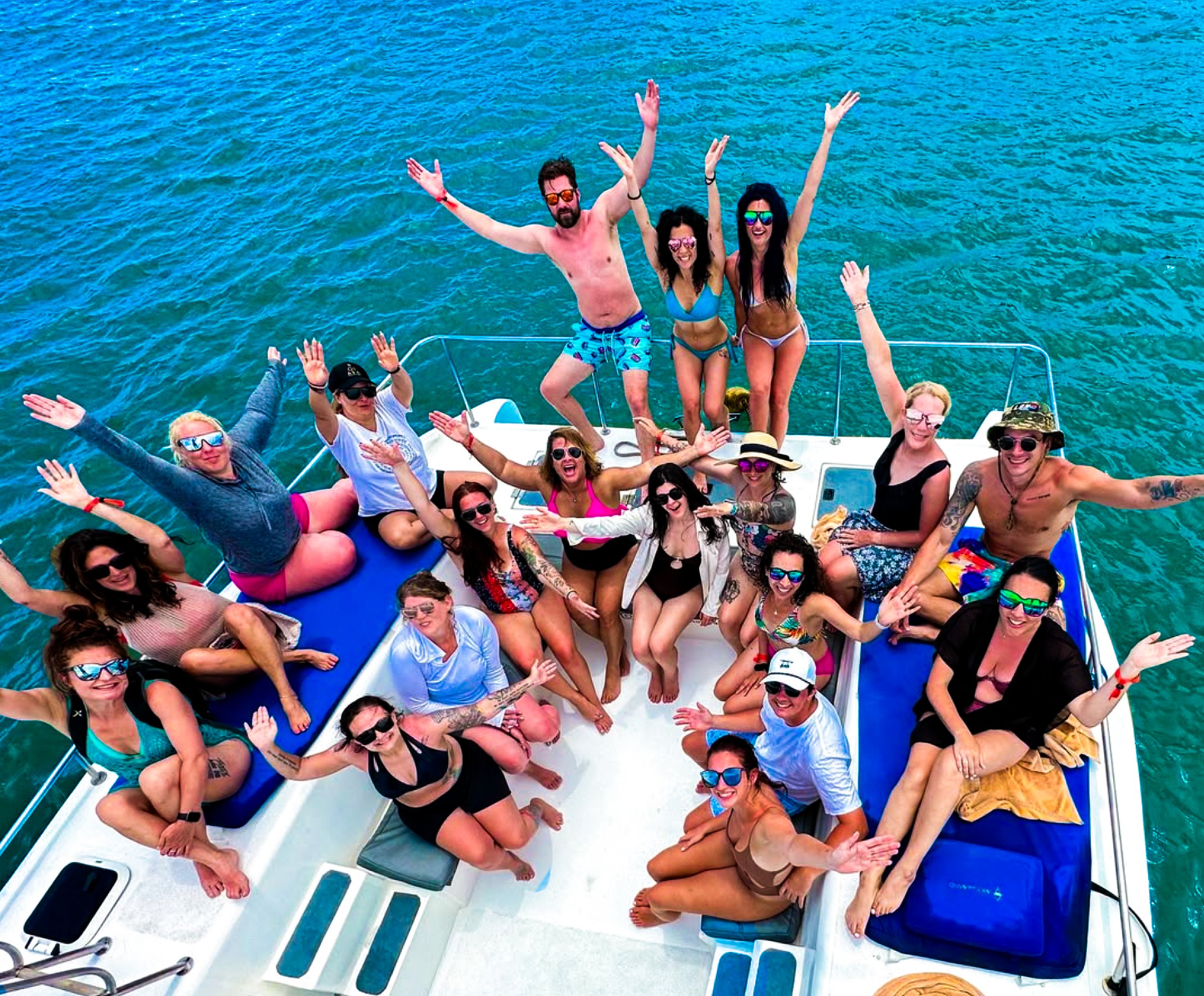 synergy-escapes-retreat-group-boat-celebration.jpg
