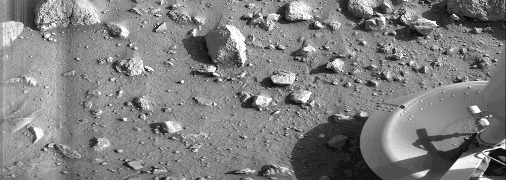 NASA Viking 1, 20 July 1976: first photograph ever taken from the surface of Mars — rocky landscape of Chryse Planitia.