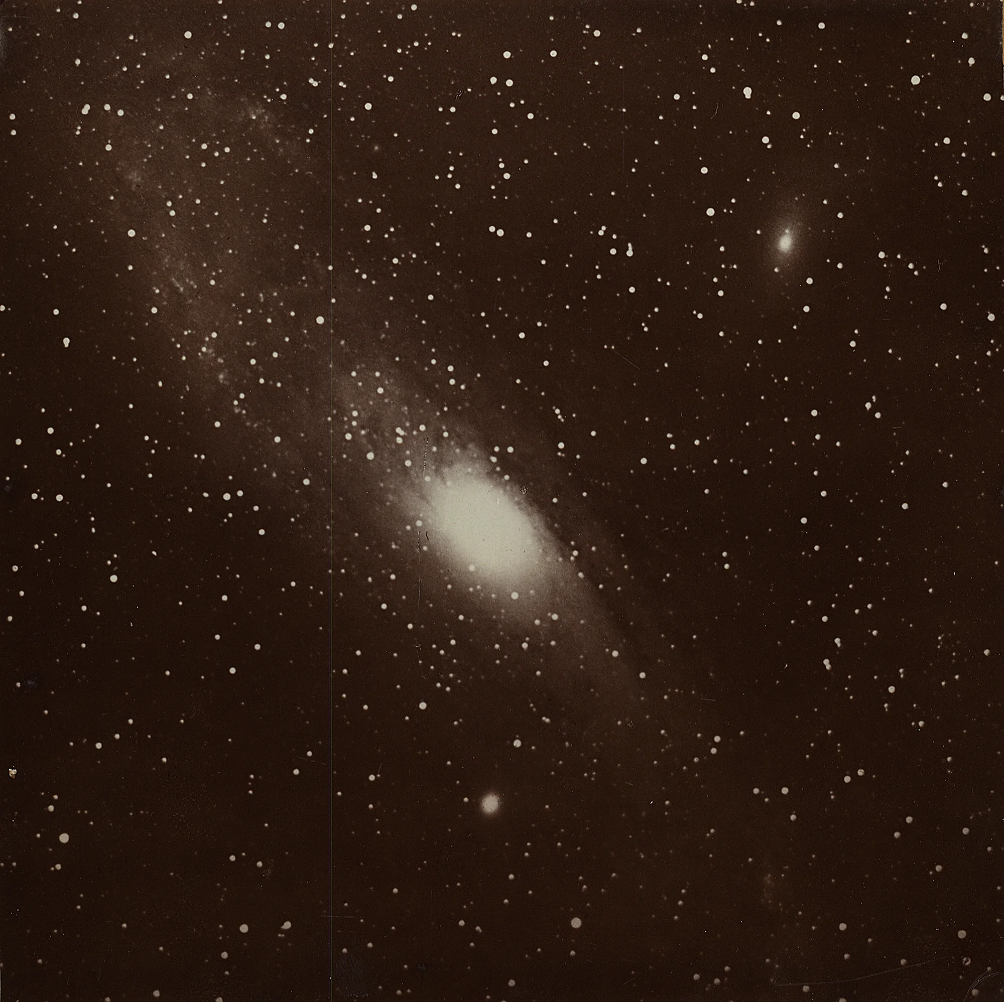 Roberts 1888: Long-exposure plate of Andromeda Nebula revealing spiral structure – first photo evidence of a galaxy's form