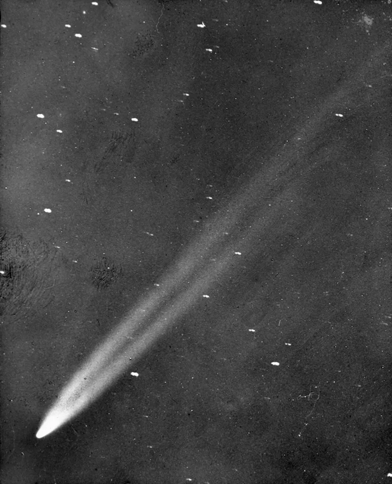 Edward Emerson Barnard, 1901: the Great Comet of 1901 — long-exposure astrophotograph of the bright naked-eye comet.