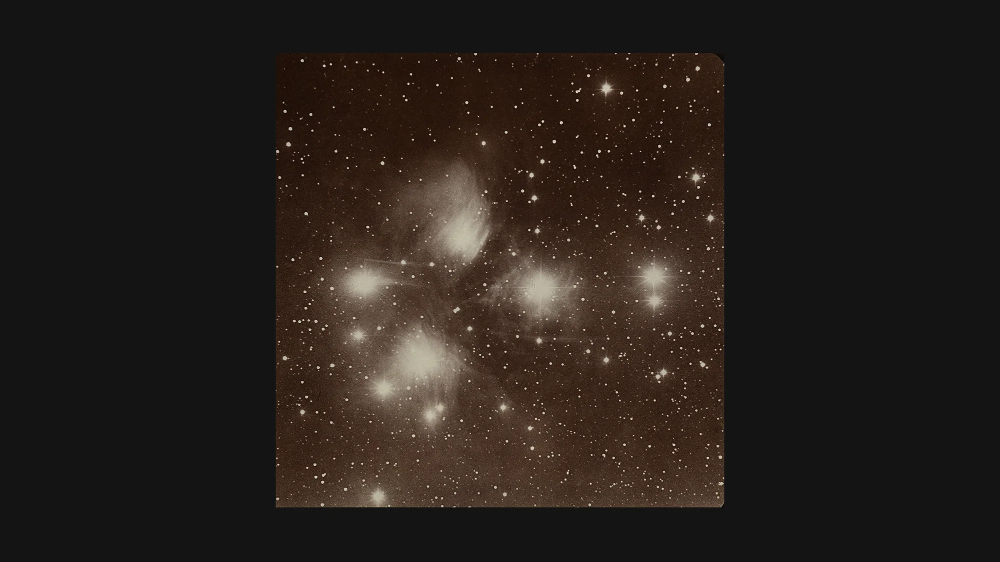 Roberts 1888: Long-exposure plate revealing faint nebulosity around Pleiades cluster – first photographic evidence of a reflection nebula