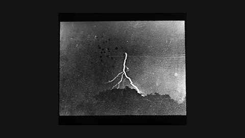 William Jennings 1882: branching lightning bolt over Philadelphia – first photograph of lightning captured on glass plate