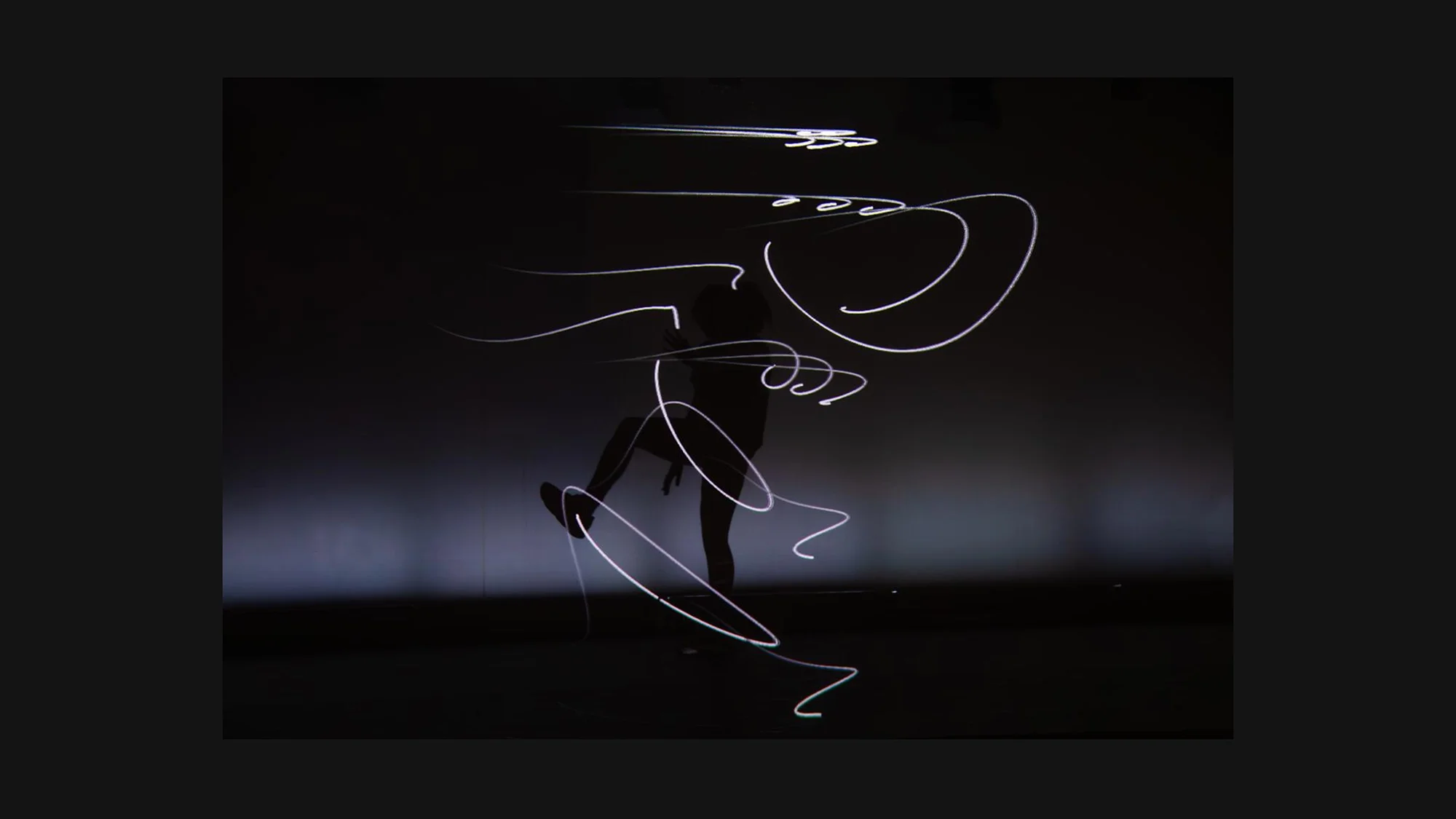 Cocking & Day 2023: glowing motion trails suspended in space – real-time movement rendered as light through spatial computing