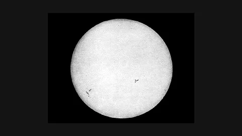Fizeau & Foucault 1845: daguerreotype of the Sun showing sunspots – first solar photograph, Paris