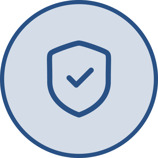 Un icono circular azul con una marca de verificación dentro de un escudo, que representa la ciberseguridad o la protección.