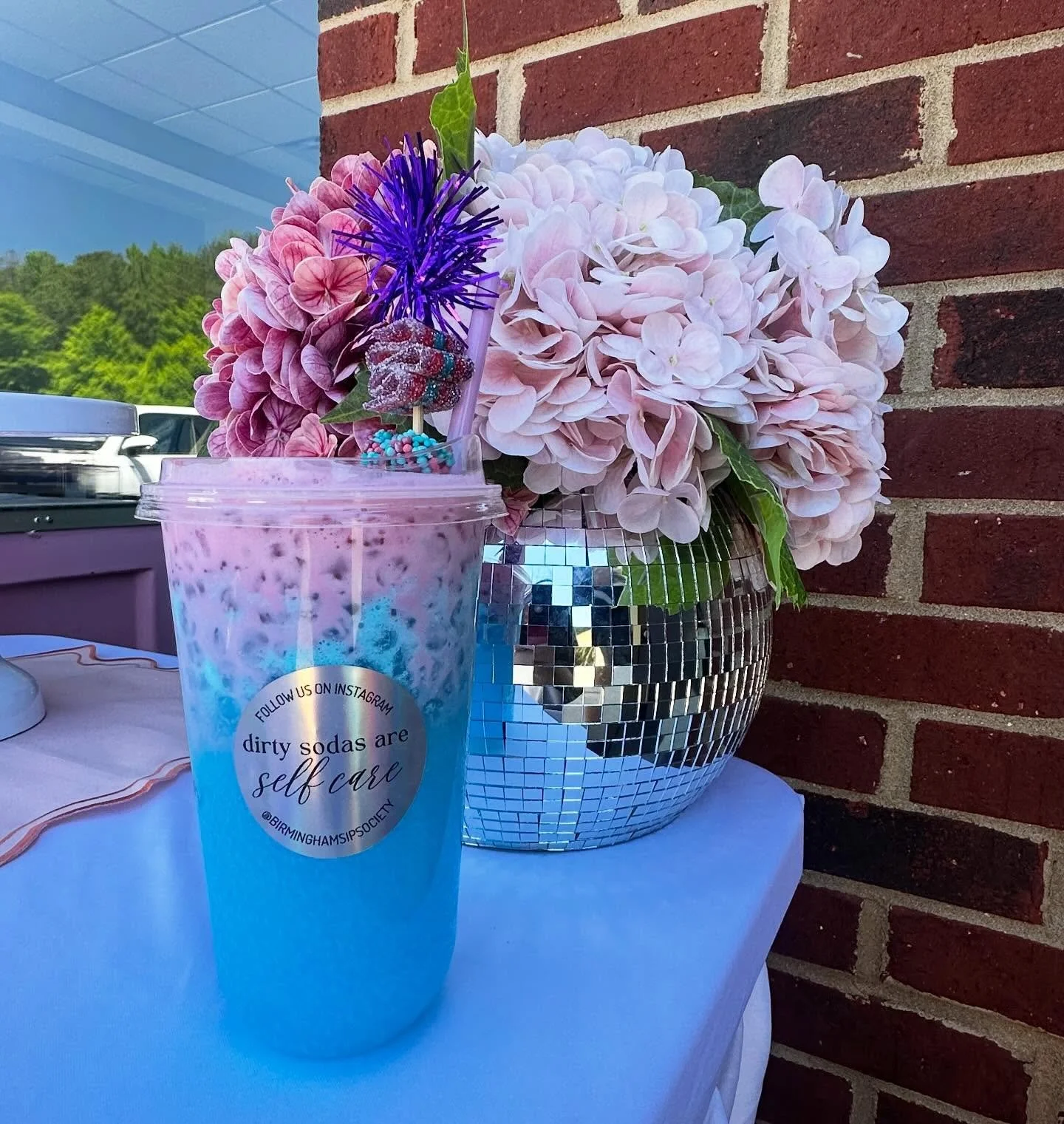 Introducing the Cloud 9 Club ☁️

✨Sprite
✨Blue Rasberry
✨Vanilla 
✨Coconut Cream
✨Cotton Candy Cold Foam 

Come grab one at @ember.luxe.co today! We&rsquo;re here until 5!!