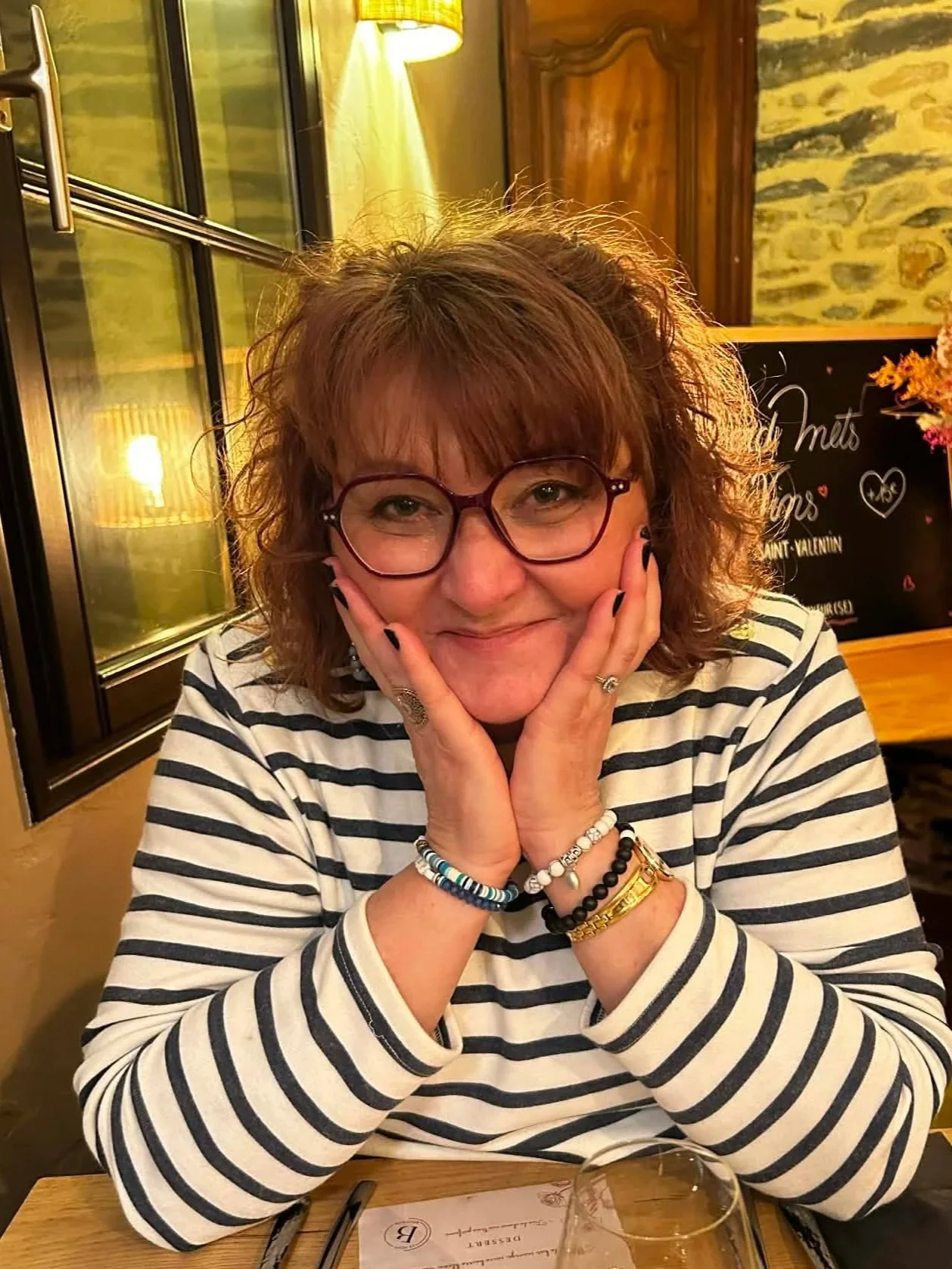 Muriel Andrieu, Photographe expérimentée, vous accueille avec le sourire à Val-D'Izée, pour réaliser toutes vos photos événementielles, pour les particuliers et les entreprises, ainsi que pour les collectivités.