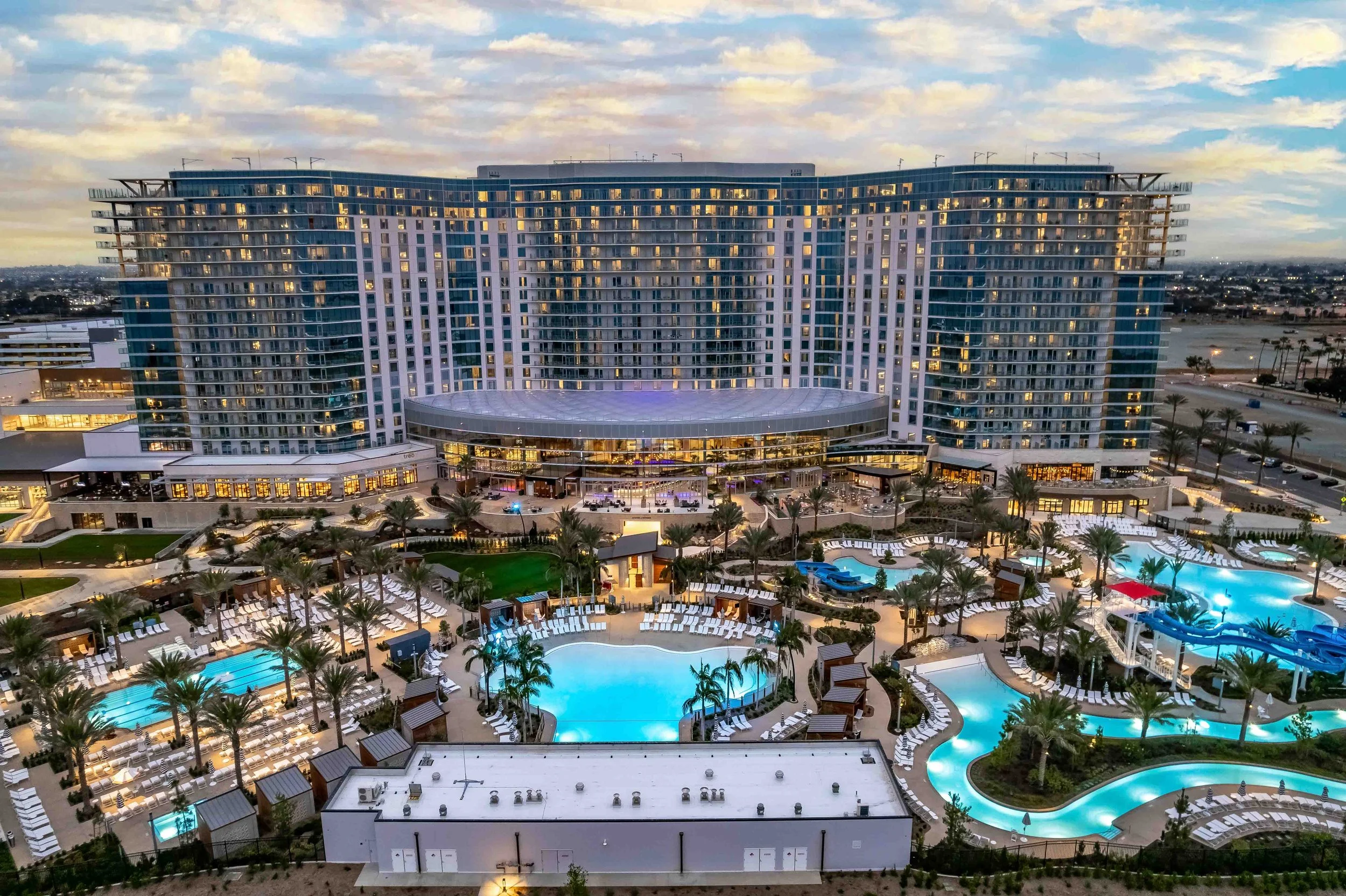 Gaylord Resorts - Pools