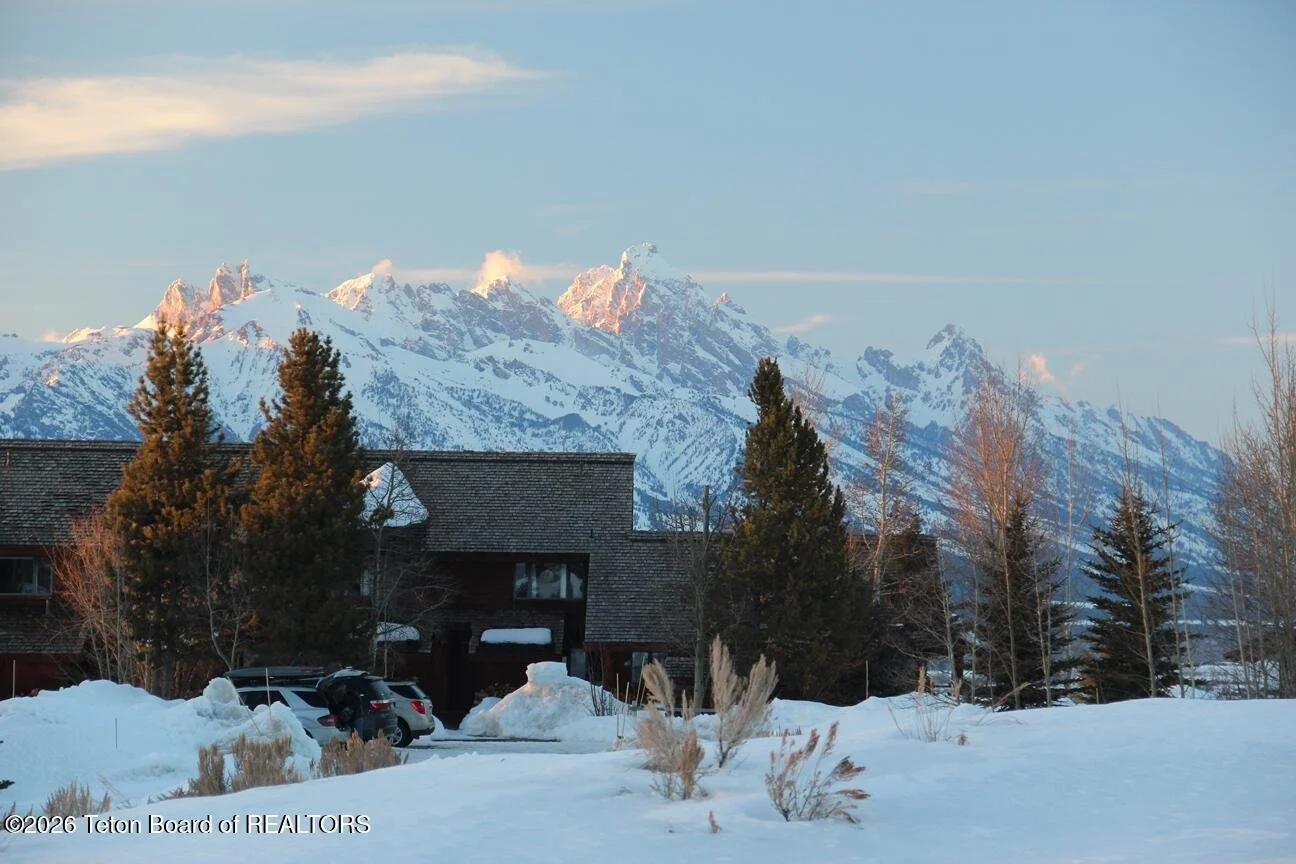 1637 N Harvest Dance Road, Jackson WY
$1,650,000 l MLS# 26-41