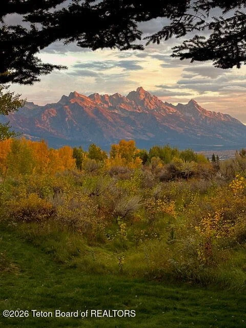 *FRACTIONAL OPPORTUNITY
1662 N EAST BUTTE Road 3140
Jackson, WY 83001
$339,000 l MLS# 26-1200 