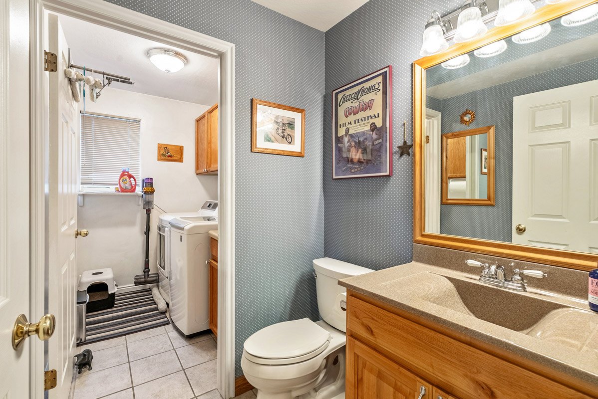 17 - 2268 Ina Ave.jpg