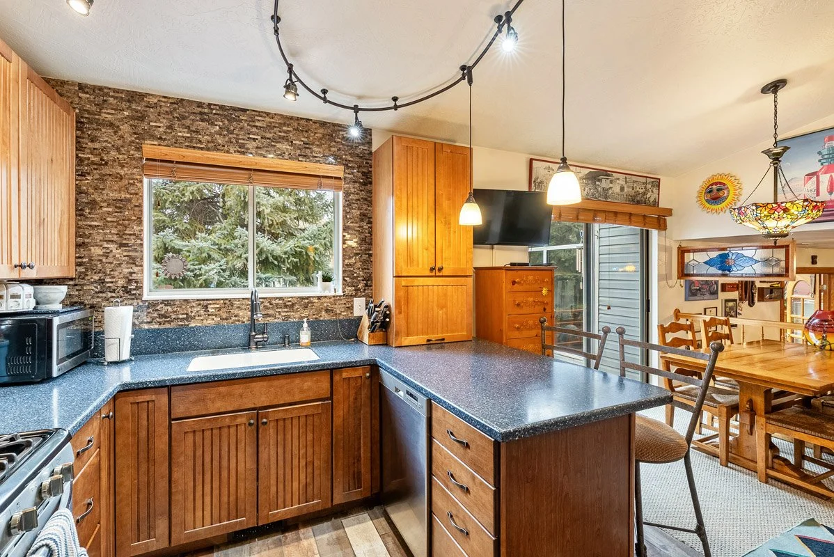 10 - 2268 Ina Ave.jpg