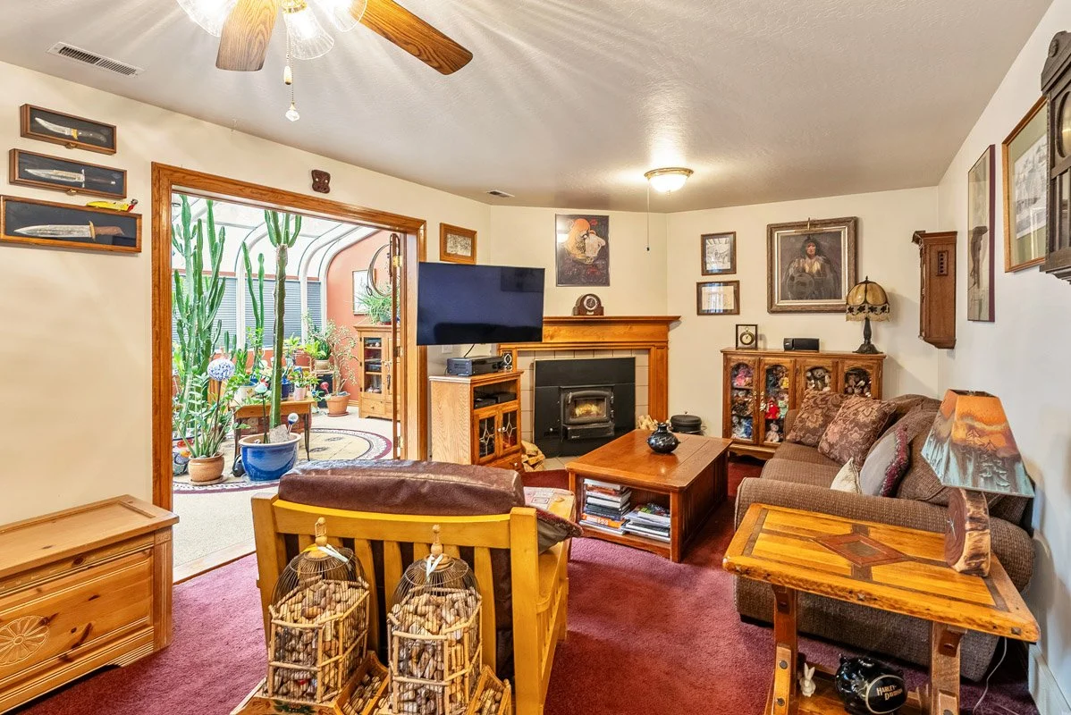 12 - 2268 Ina Ave.jpg