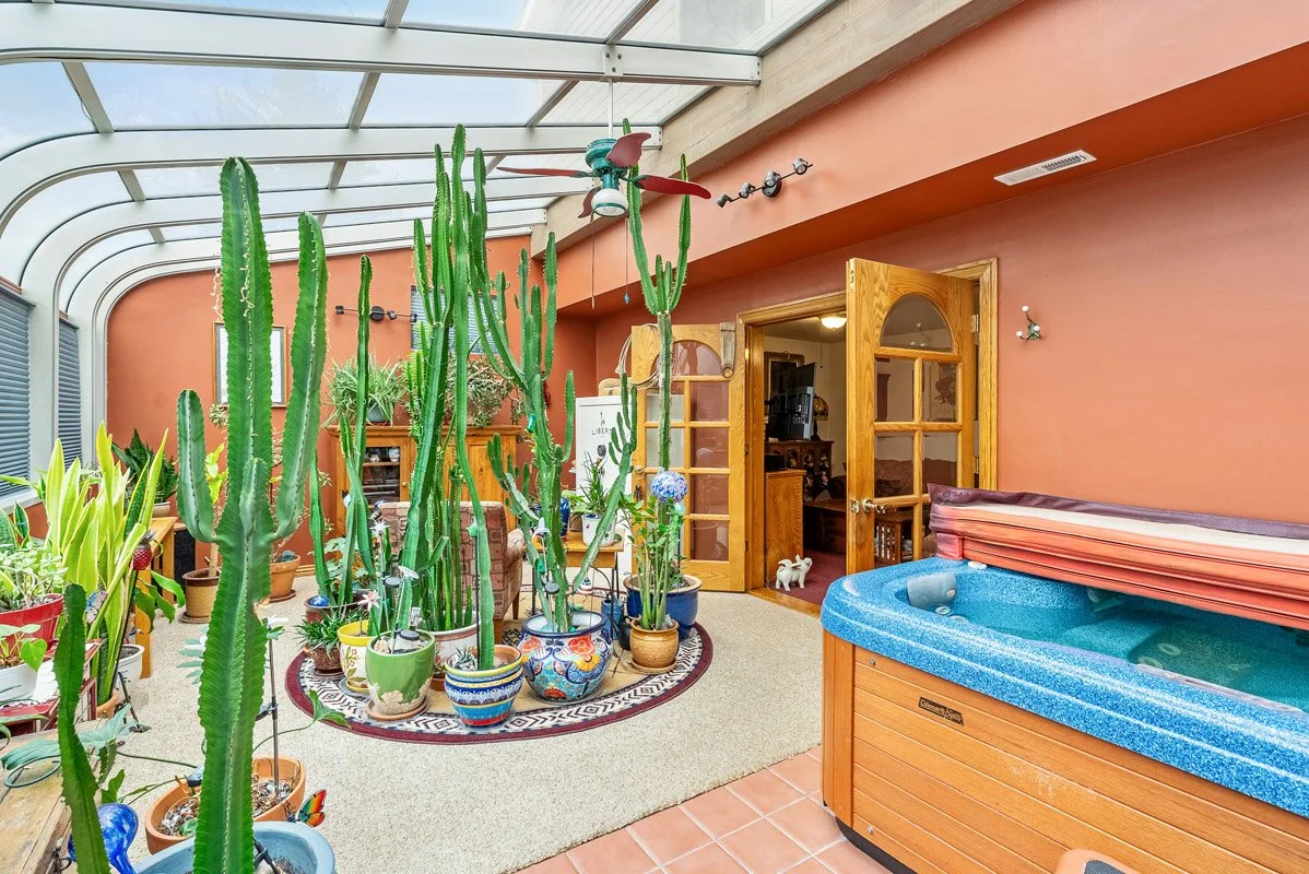 16 - 2268 Ina Ave.jpg