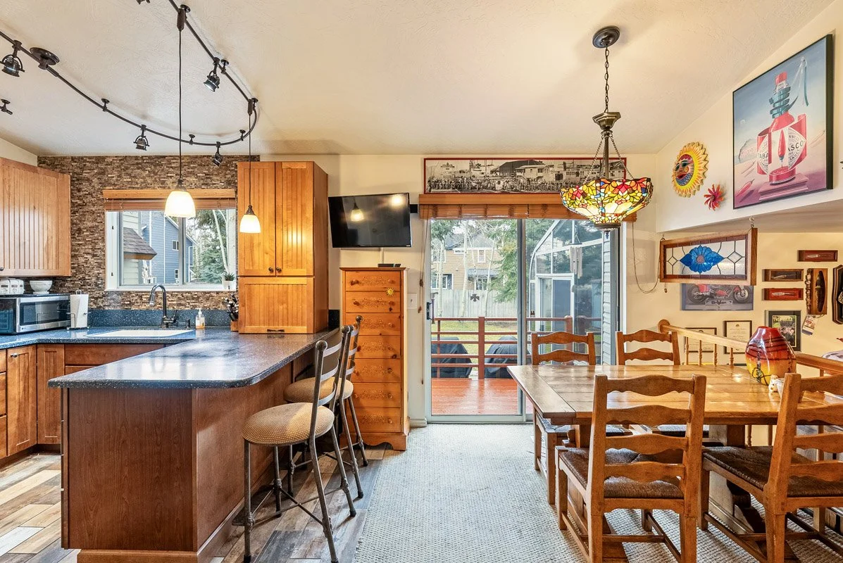 6 - 2268 Ina Ave.jpg