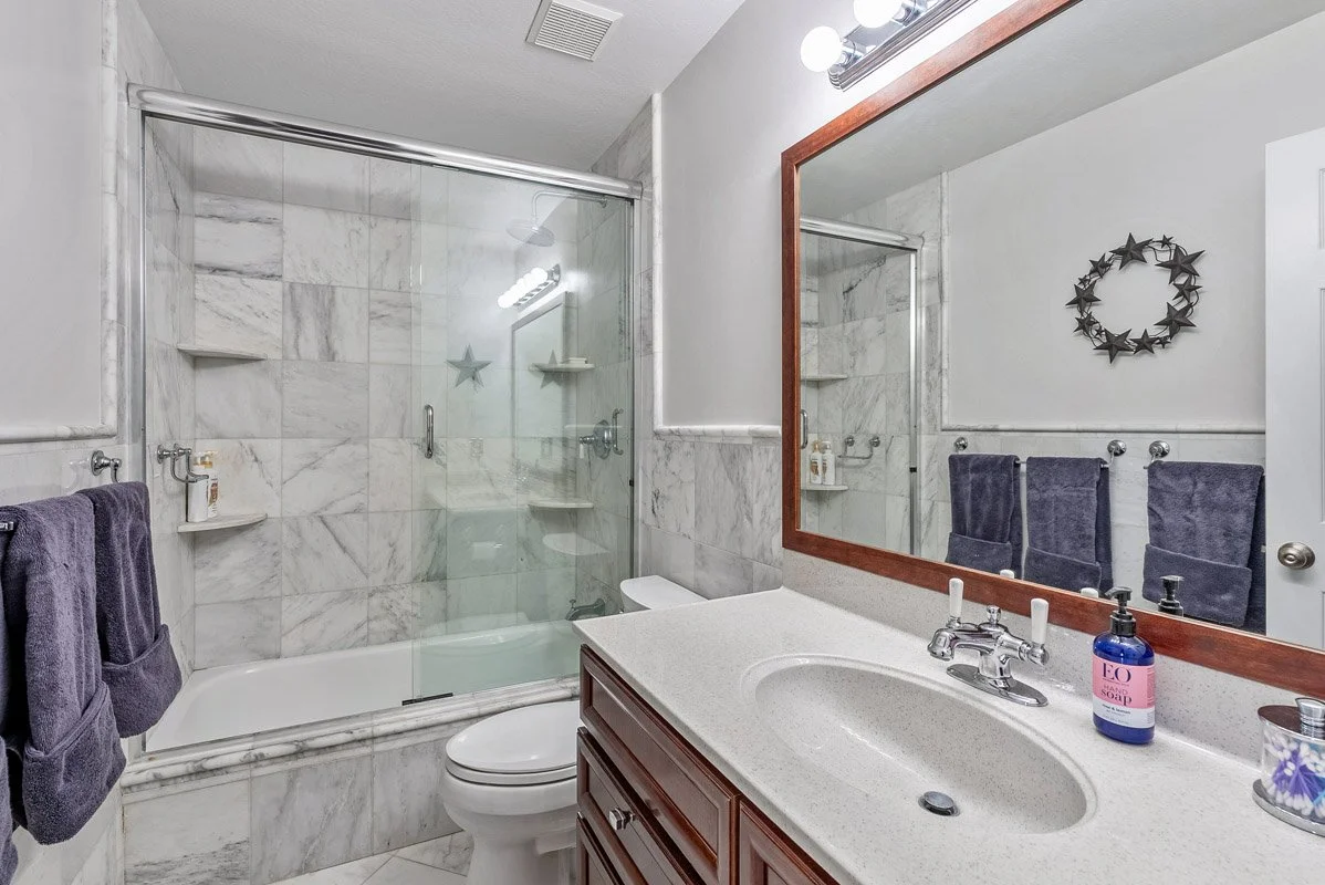 21 - 2268 Ina Ave.jpg