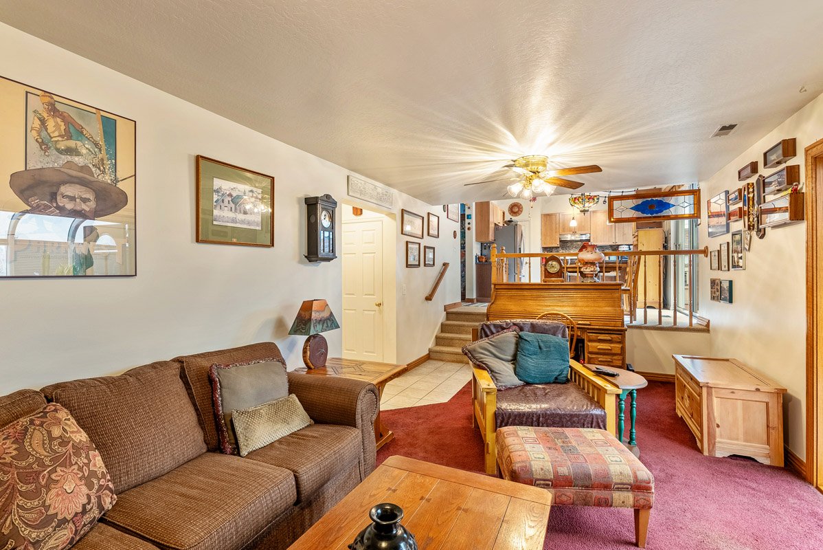 13 - 2268 Ina Ave.jpg