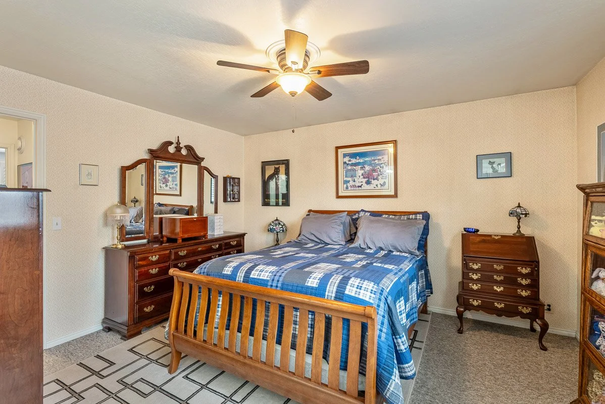 19 - 2268 Ina Ave.jpg