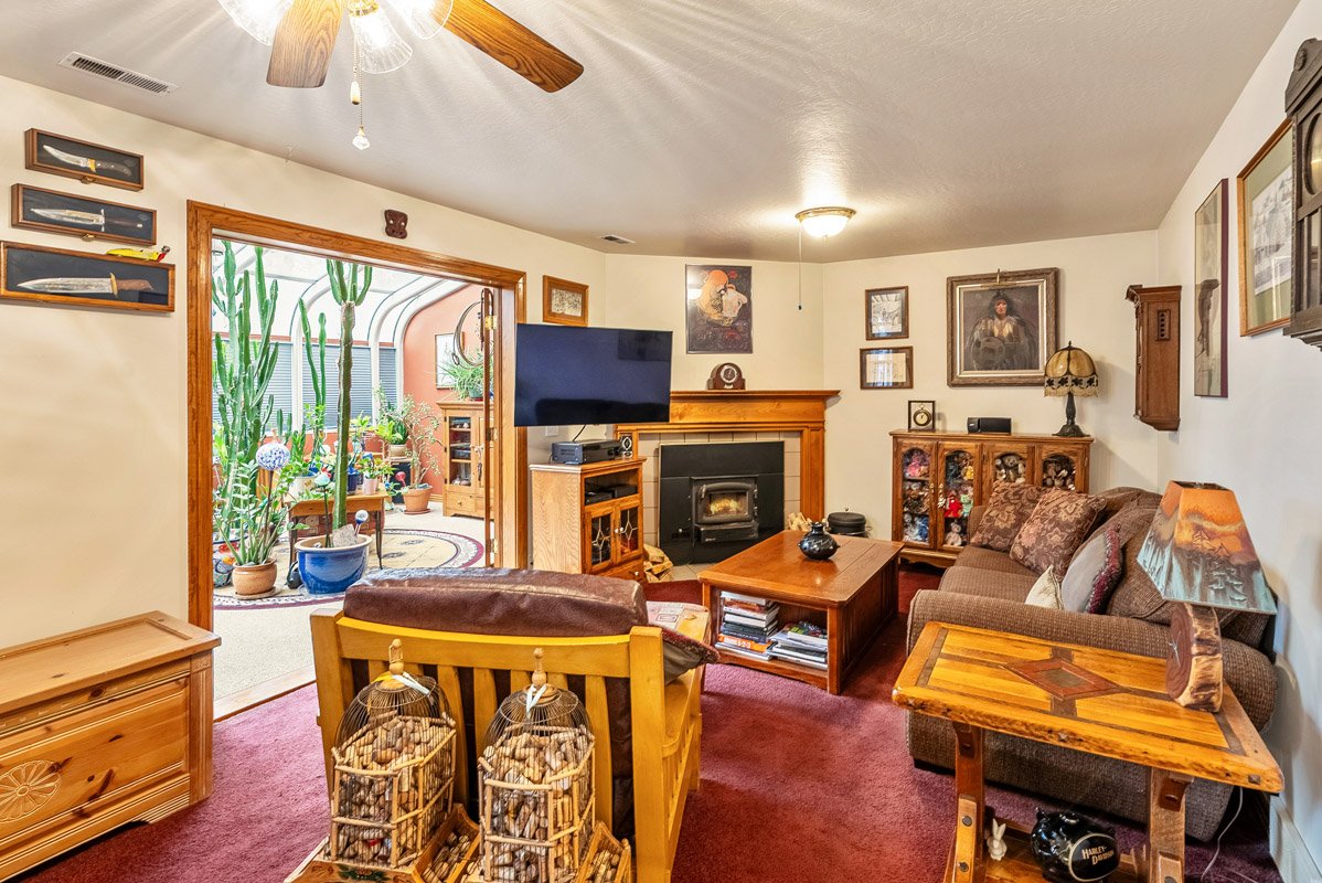 12 - 2268 Ina Ave.jpg