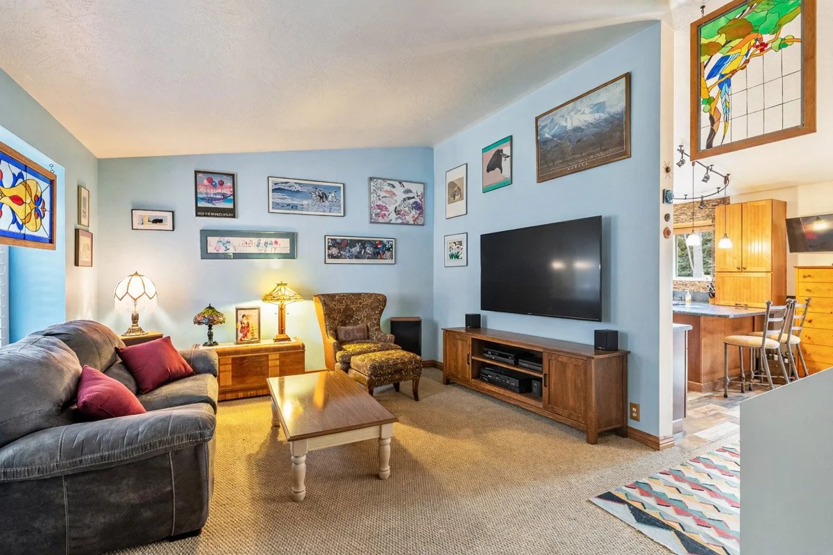 3 - 2268 Ina Ave.jpg