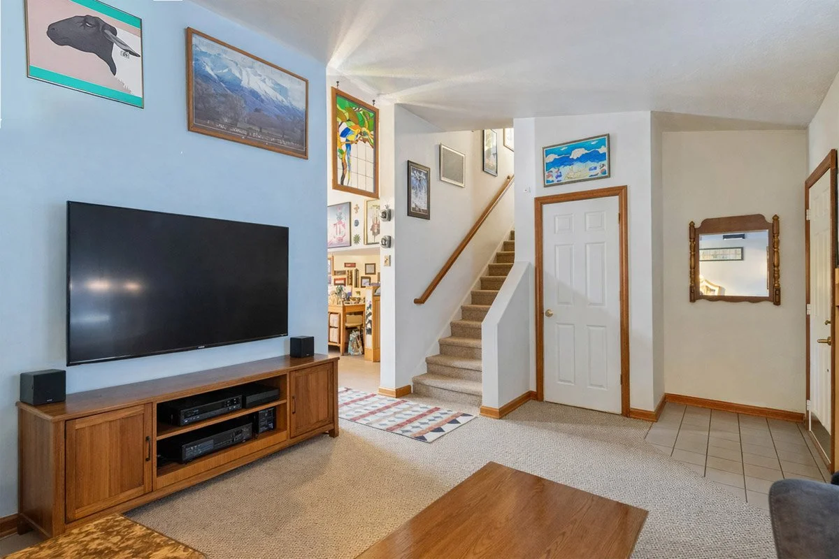 5 - 2268 Ina Ave.jpg