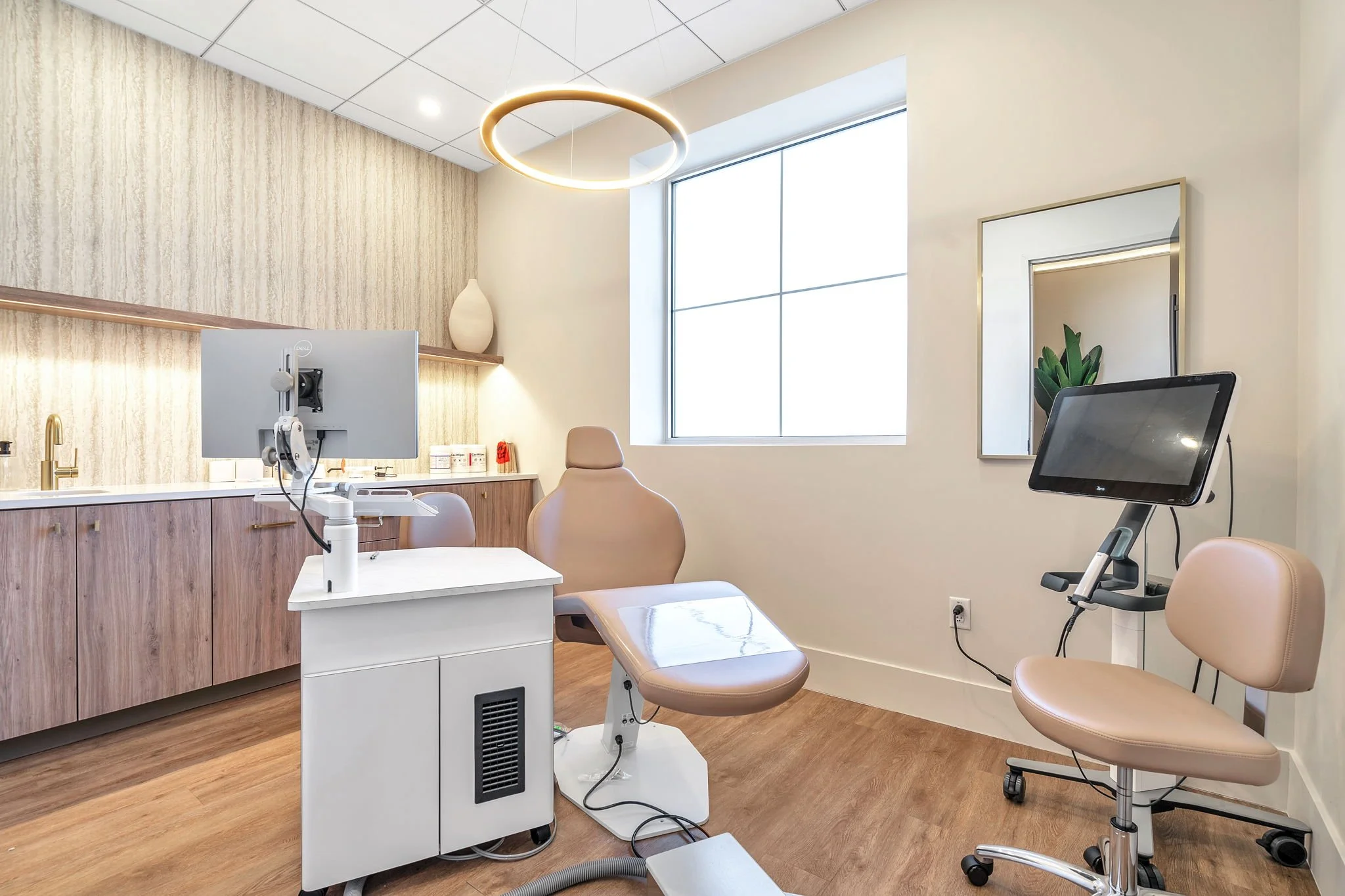 17-web-or-mls-Viva Med Spa-15.jpg