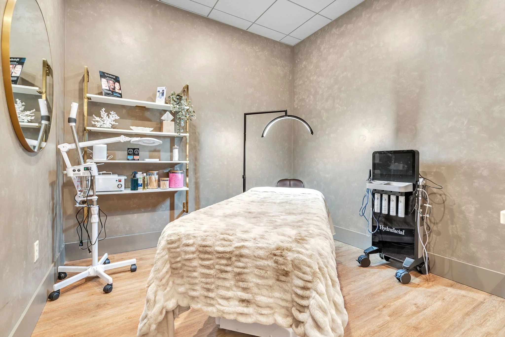 22-web-or-mls-Viva Med Spa-20.jpg