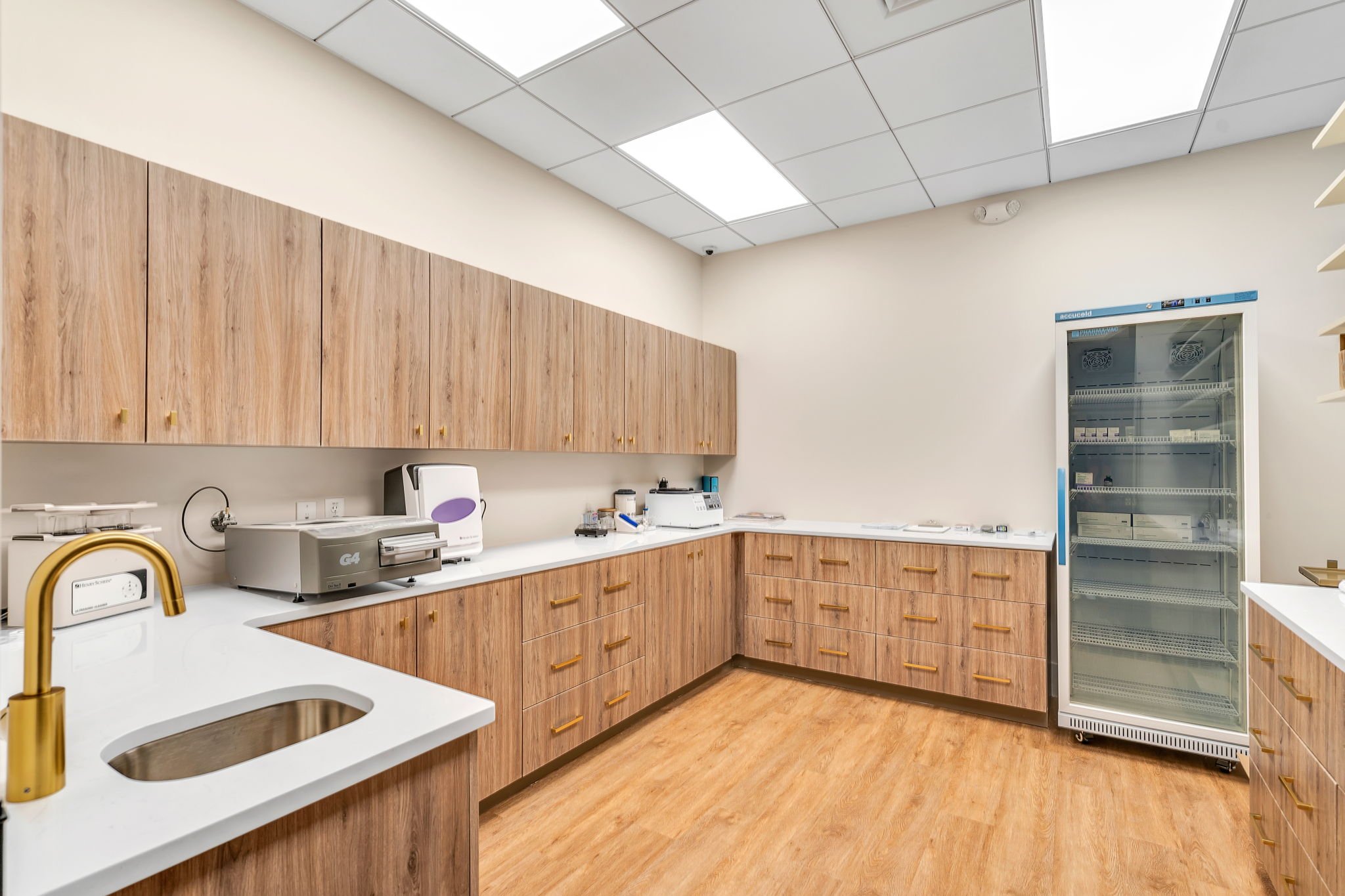 27-web-or-mls-Viva Med Spa-25.jpg